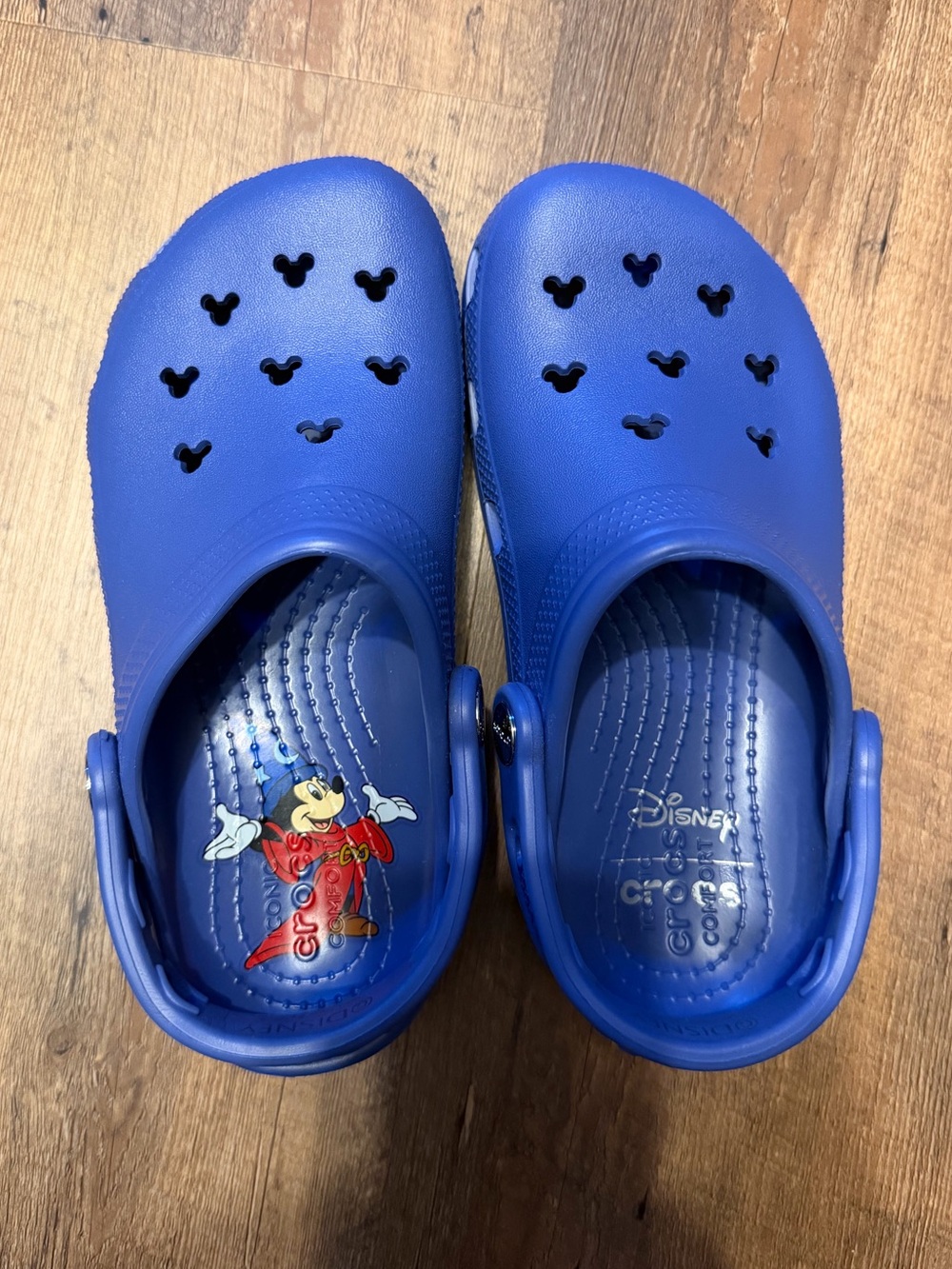 D23 Expo EXCLUSIVE limited edition Disney Classic Sapphire Blue Crocs Shoes 6